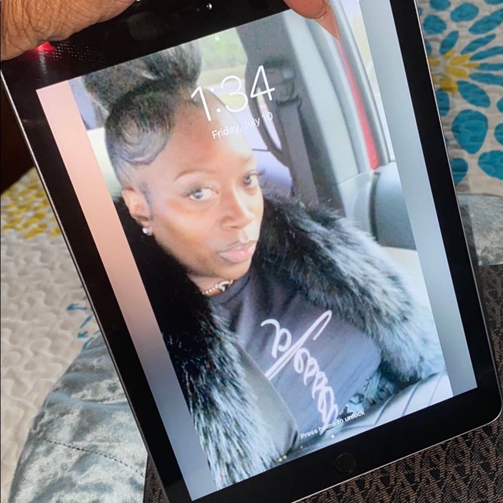 Ipad 6th Generation - image 6